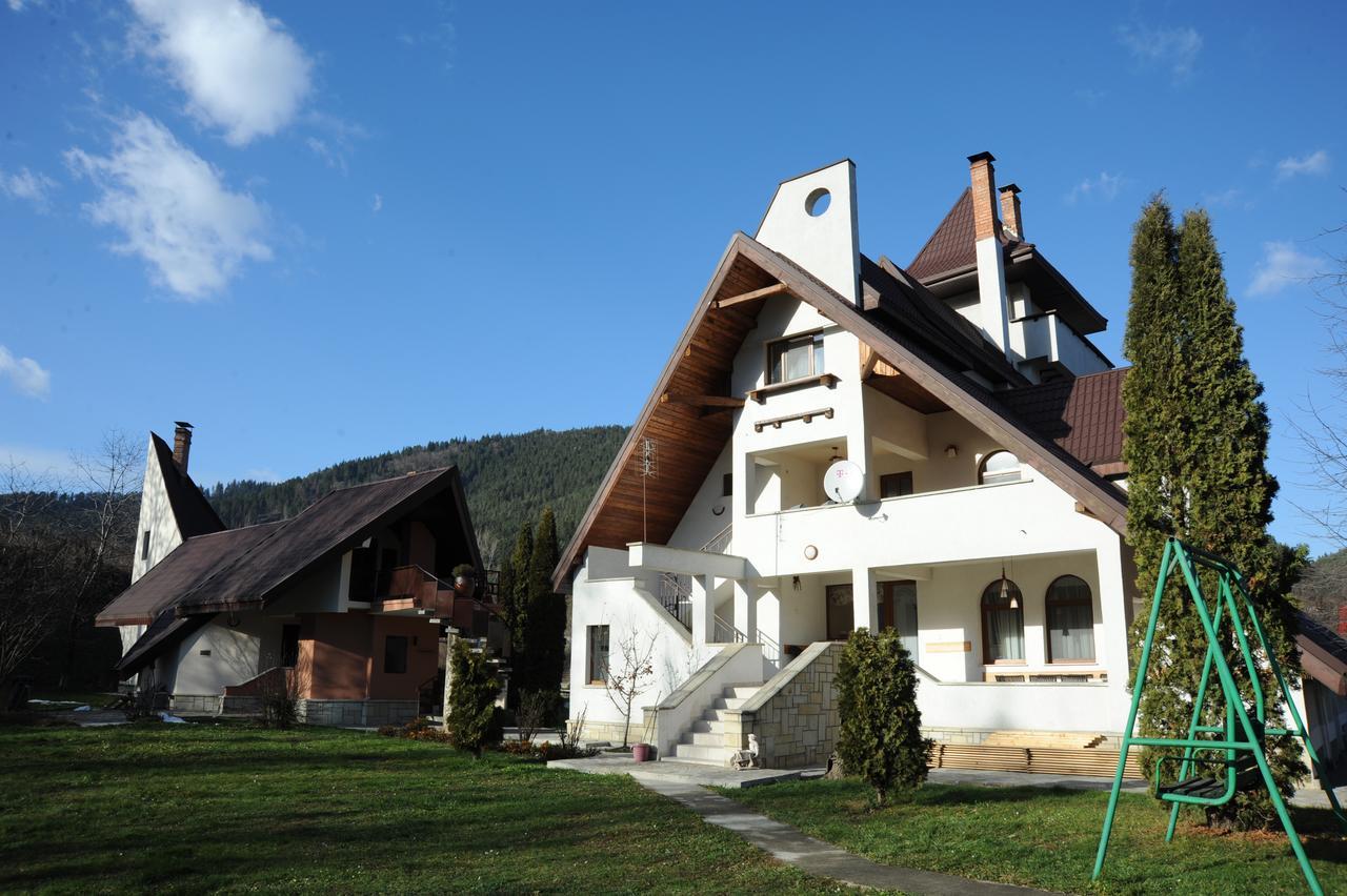 Bed and Breakfast Castelul De Smarald Pangaracior Exteriér fotografie