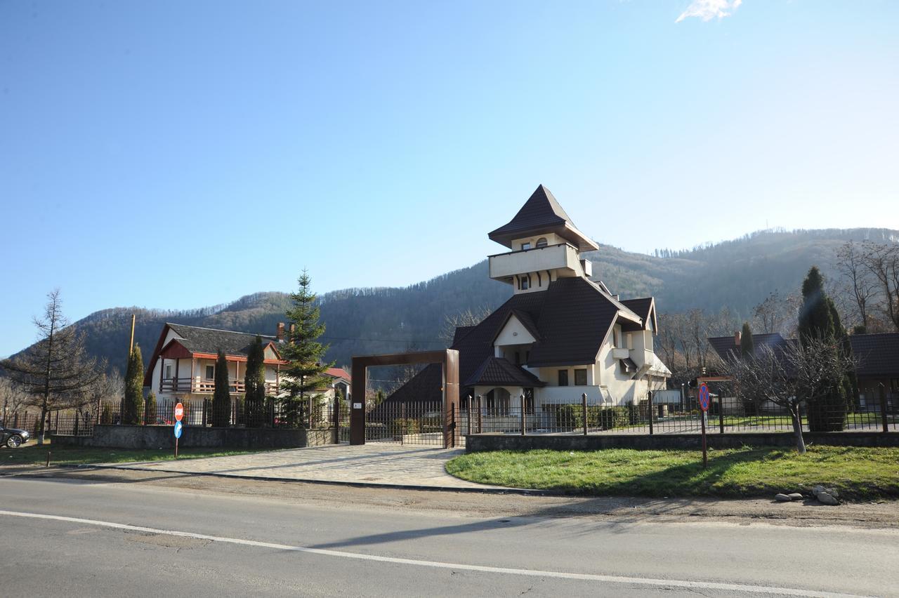 Bed and Breakfast Castelul De Smarald Pangaracior Exteriér fotografie