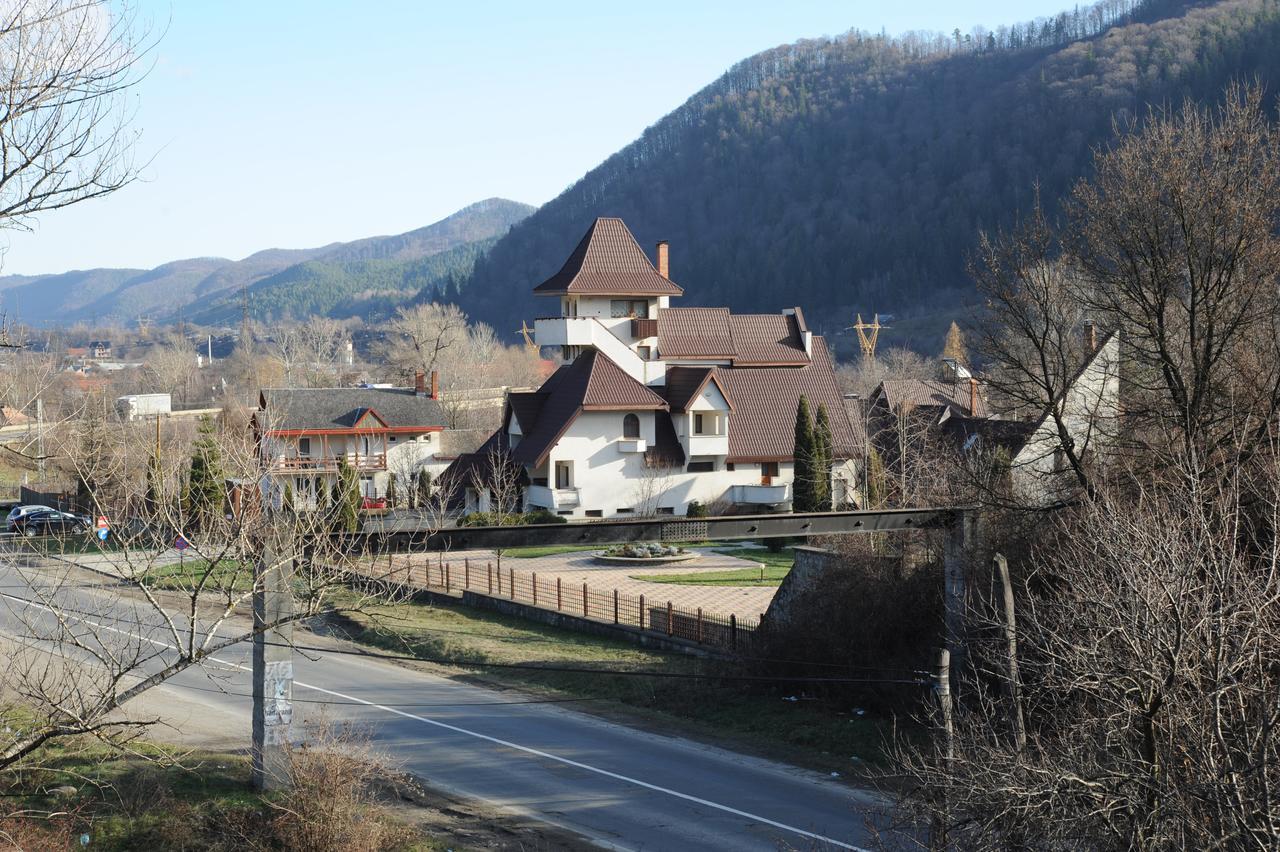 Bed and Breakfast Castelul De Smarald Pangaracior Exteriér fotografie